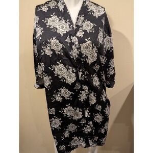 Forever 21 Sheer Floral Long Sleeve Kimono Cover Up Black Floral Size‎ Medium
